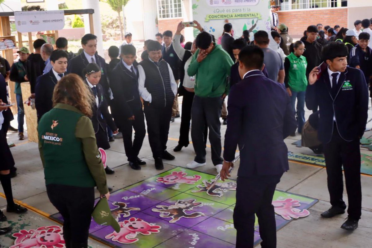 alhely_arronis's tweet photo. Las y los jóvenes mexiquenses tienen en sus manos la posibilidad de convertirse en agentes de cambio y construir una nueva cultura de responsabilidad ambiental.

Como parte de la Semana de la #ConcienciaAmbiental, compartimos una jornada de aprendizaje y participación con estudiantes de los Telebachilleratos Comunitarios Núm. 406 y 398, en #SanFelipeDelProgreso, donde a través de actividades lúdicas, talleres y dinámicas reflexionamos sobre el cuidado del agua, la biodiversidad y el manejo responsable de los residuos.

Agradezco al Secretario de Educación, Ciencia, Tecnología e Innovación, Miguel Ángel Hernández Espejel, al Ing. Gustavo Álvarez Gómez y a la Lic. Araceli Mendoza Enríquez, responsables de los planteles, por recibirnos y por sumar esfuerzos para la construcción de un Estado de México más sostenible.