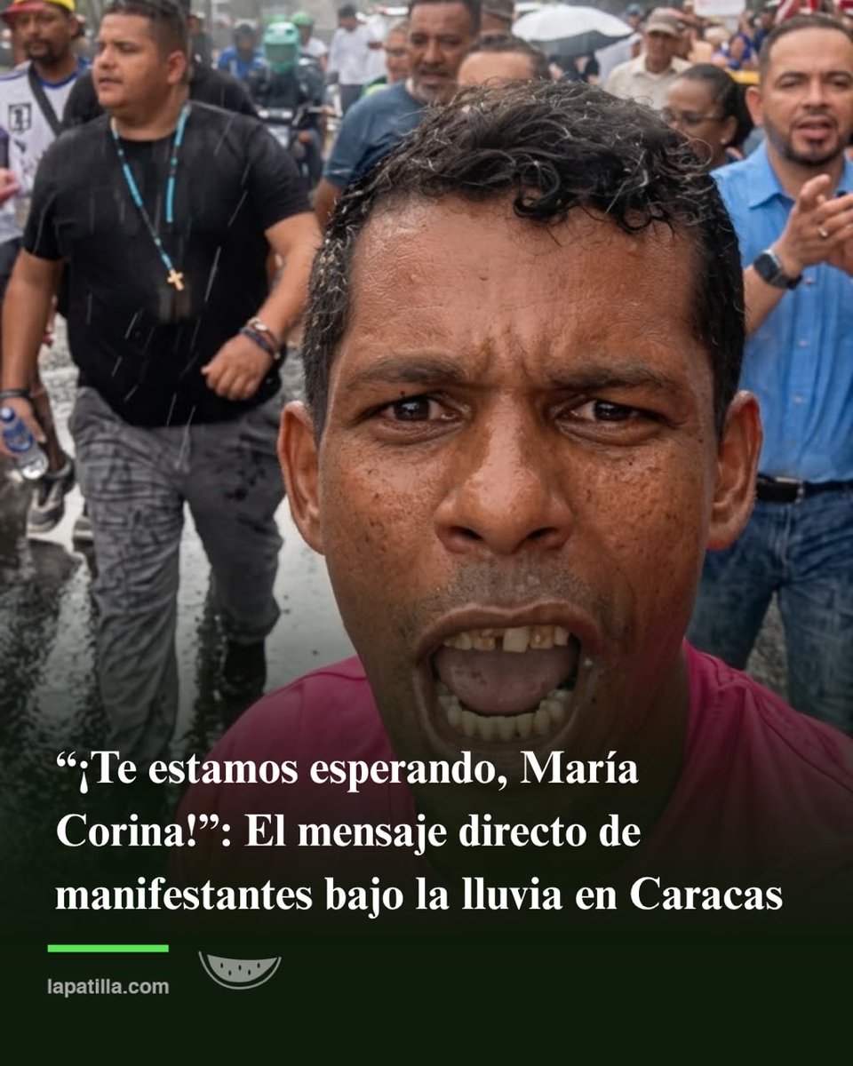 la_patilla's tweet photo. #24Sep 🍉 | Bajo la lluvia y al grito de “¡Libertad!”, manifestantes marcharon por la autopista a la altura de la Universidad Central de Venezuela (UCV) en Caracas. https://t.co/FTLWZjNDiB