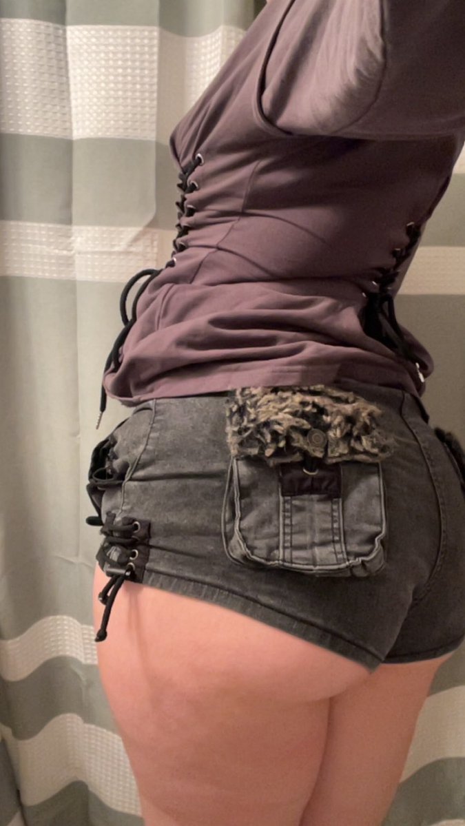meowlets69's tweet photo. gyat to tell @ivorythedoll about the day i had

heres an ass pic for my good friends in #nsfwtwt https://t.co/9LOnj2Jnpr