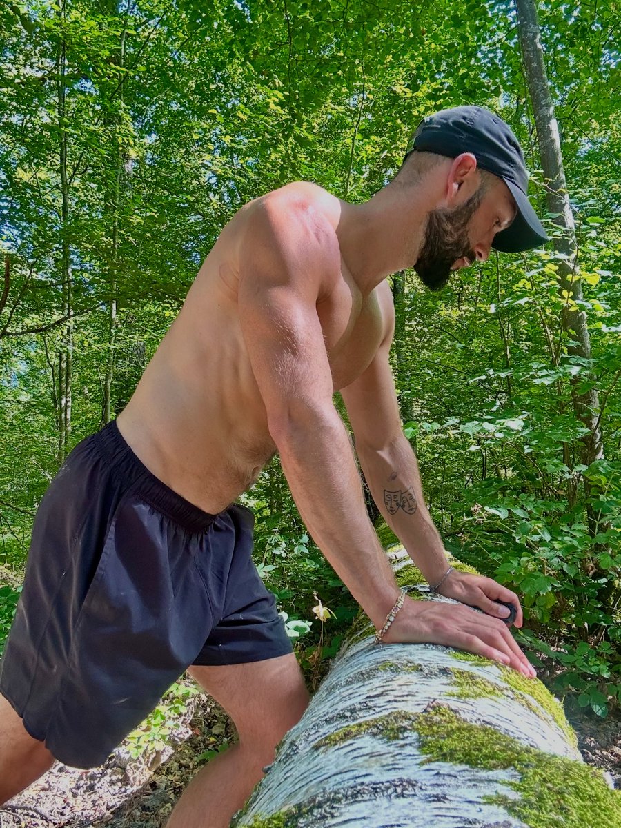 skylartaylorlez's tweet photo. Tree https://t.co/Nuws3RgaJr