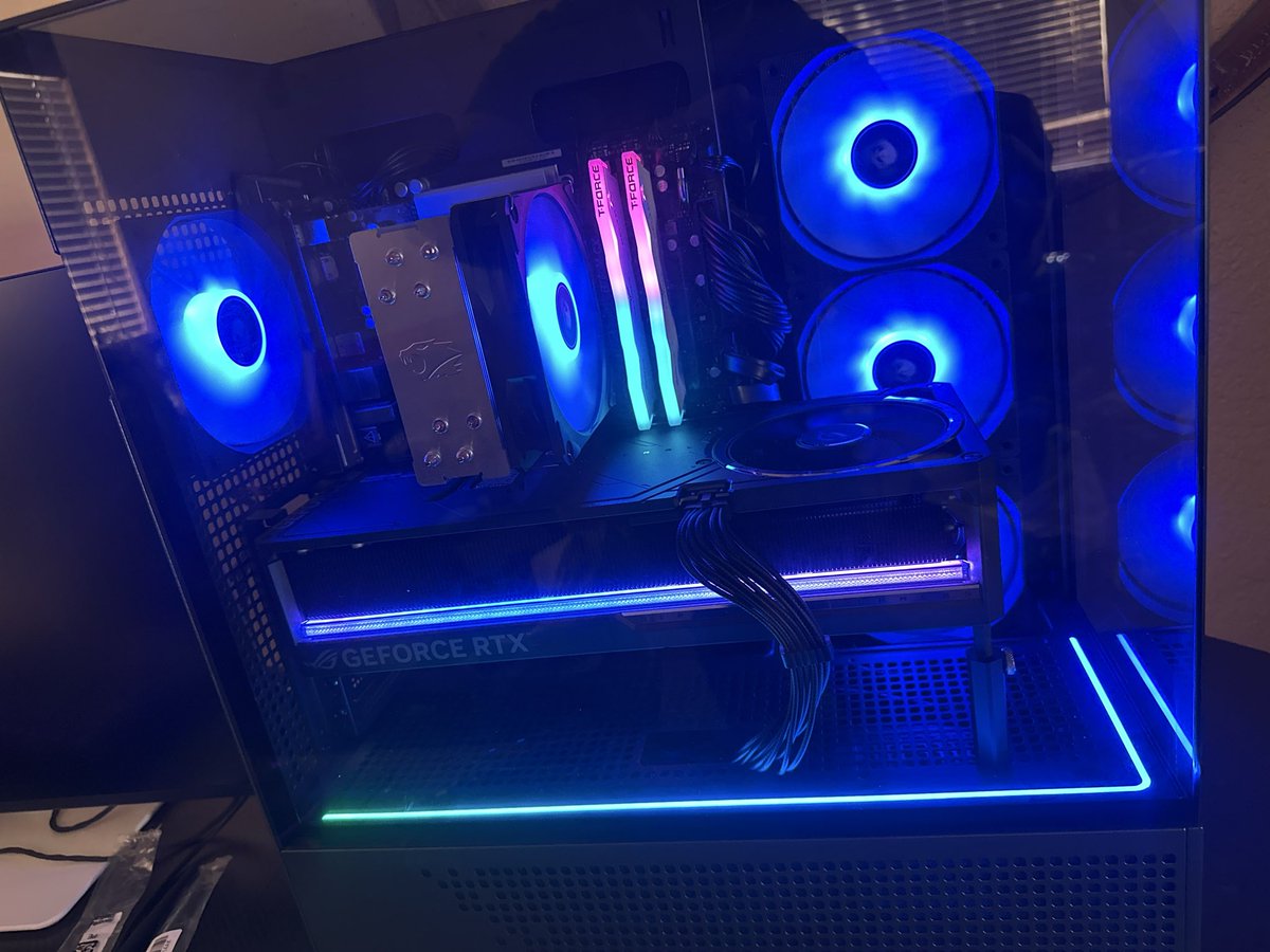 GR3TORP's tweet photo. 🤯 RTX 5080 @ASUS Astral!!! https://t.co/gxXaqueaZm
