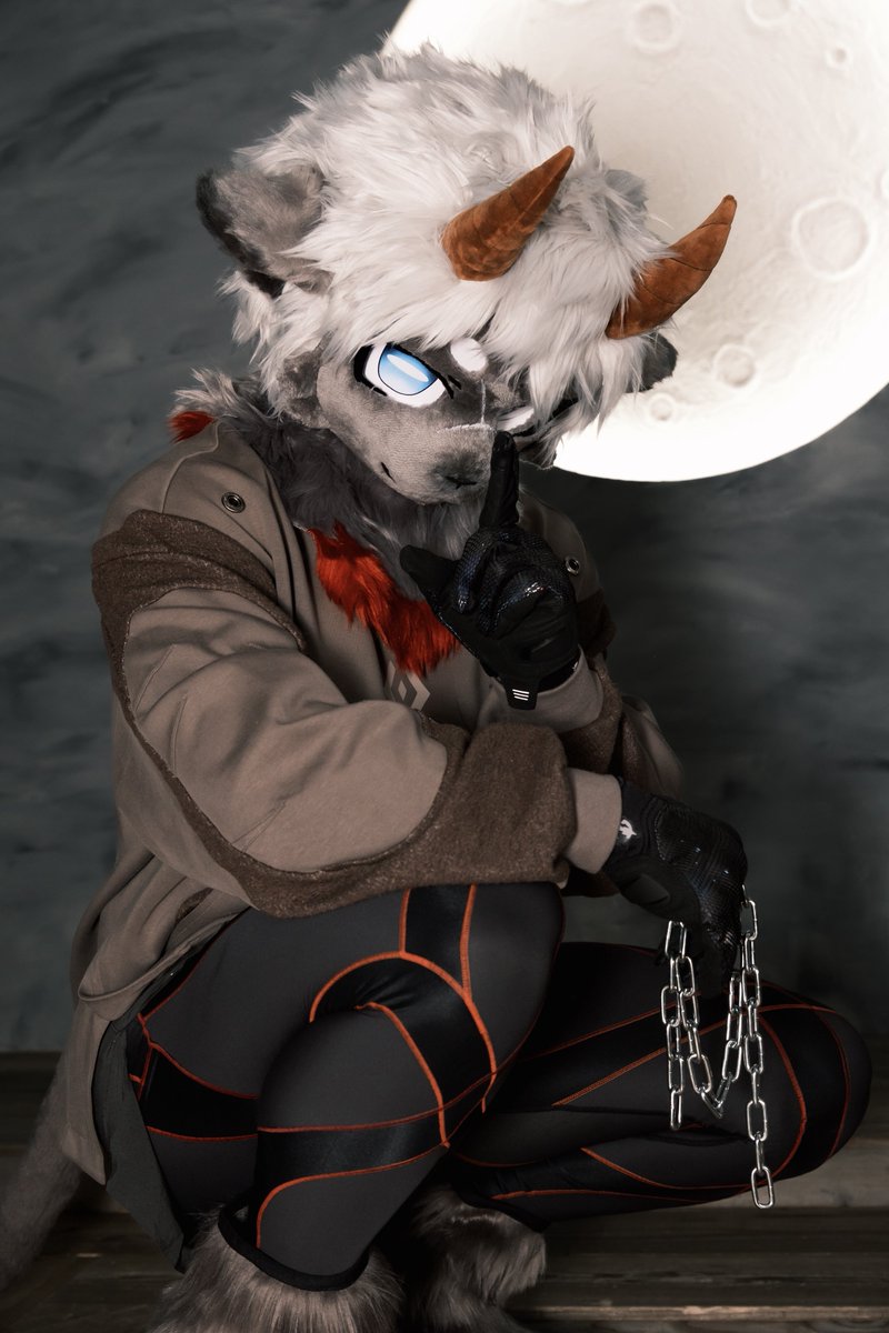 kagerokansouki's tweet photo. 陰晴圓缺都休說，且喜人間好時節。
中秋節快樂

📷 @zyb1231 
#FursuitFriday https://t.co/UJxFLvb5rp