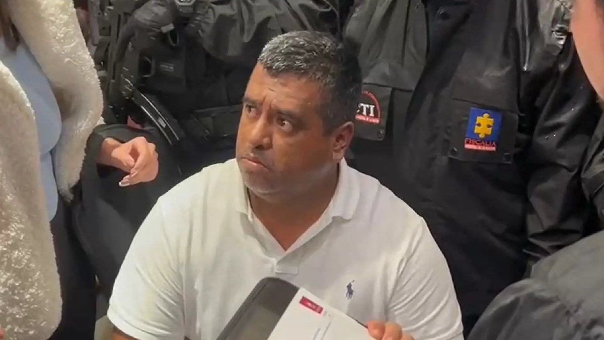 NoticiasRCN's tweet photo. #ATENCIÓN | En cuestión de horas será extraditado hacia Estados Unidos Geovany Andrés Rojas, alias Araña, cabecilla de los Comandos de Frontera en Putumayo, quien había sido nombrado gestor de paz en el gobierno anterior. https://t.co/5Mx7JkLHYf
