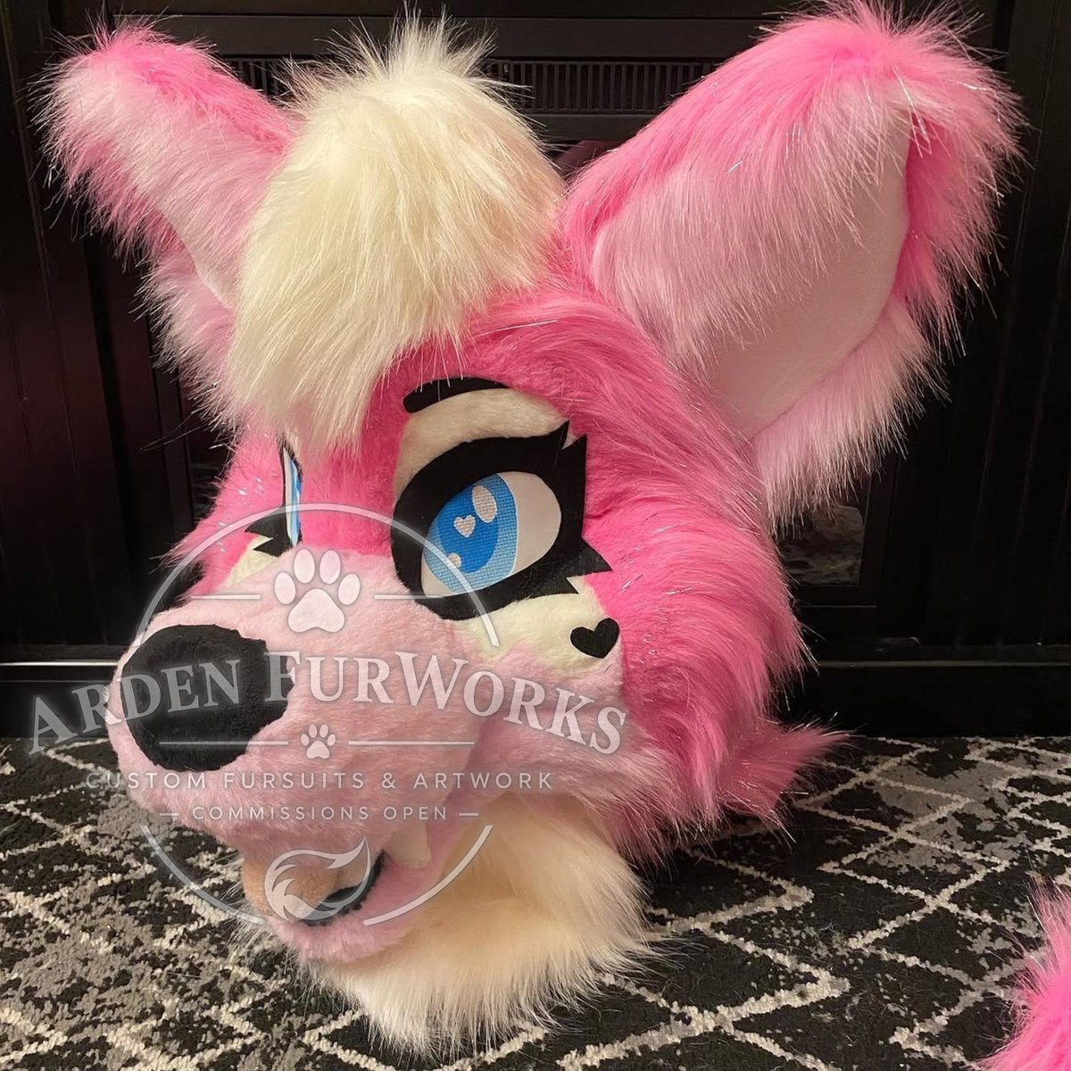ArdenFurWorks's tweet photo. 🌸🦋Premade wolf fursuit mini partial 🦋🌸

Magnetic tongue

Super motion tail

Handcrafted with lots of love

super soft

Has neck fur

lined

Luxury faux fur

Head tail and hand paws
#furry #fursuit #fursuitforsale #furryhead #fursuitpartial #foxfursuit #wolf #fursuit #kemono https://t.co/AosrYBB3d6