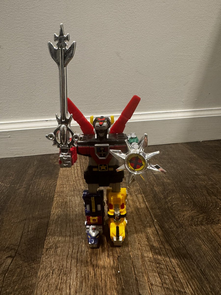 CollectedByLou's tweet photo. Collectible #003

1998 Mini Voltron.

This one takes me right back to being a kid—rushing home after school to make sure I caught an episode of Voltron.

Funny how one little collectible can bring back an entire part of your childhood.

#Voltron #80sNostalgia #CollectedByLou https://t.co/F3fns17d30