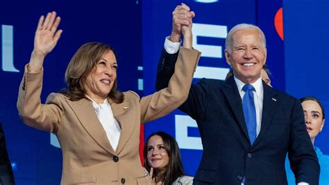 SaltyGoat17's tweet photo. If you're pissed off at ICE for doing their job and deporting illegals

But NOT at these two asshats for causing the problem...

YOU are a complete MORON!!! https://t.co/CNpmPVhE9V