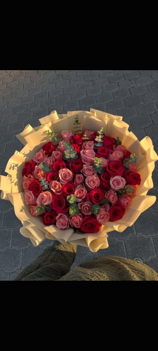 Bloomora80's tweet photo. Beautiful flowers 🌹💐🌸🌷 https://t.co/kgSecTnfMq