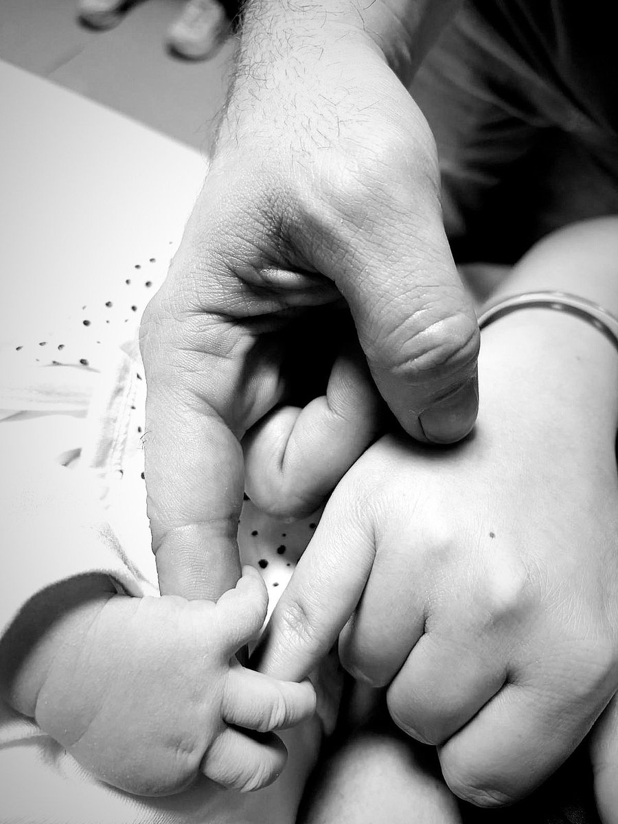 ozzlemkrkc's tweet photo. Sayın Cumhurbaşkanım, lütfen sesimizi duyun: Ayrı kalmak istemez babasından hiç bir bebek, tek başına uzaklara meydan okuyamaz hiç bir ana. Hiç bir öğretmen ailesi ile mesleği arasında kalmak istemez. İl emri ile çocuklarımız ailelerine kavuşsun🙏#MebAileyiYOKsaydı #ilemriaileyikorur @RTErdogan @EmineErdogan @hasandogan @vekilince @dbdevletbahceli