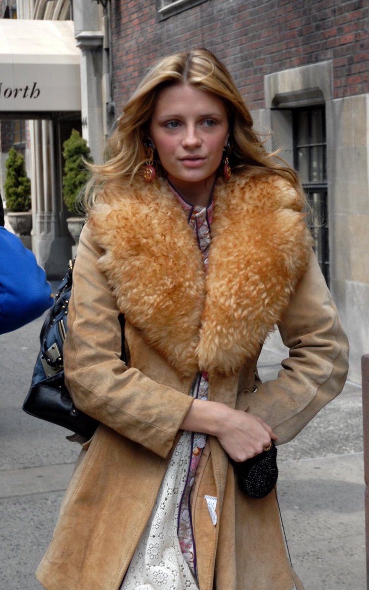 bestofmischa's tweet photo. mischa barton out and about in new york city (2007) https://t.co/OejVcyXcux