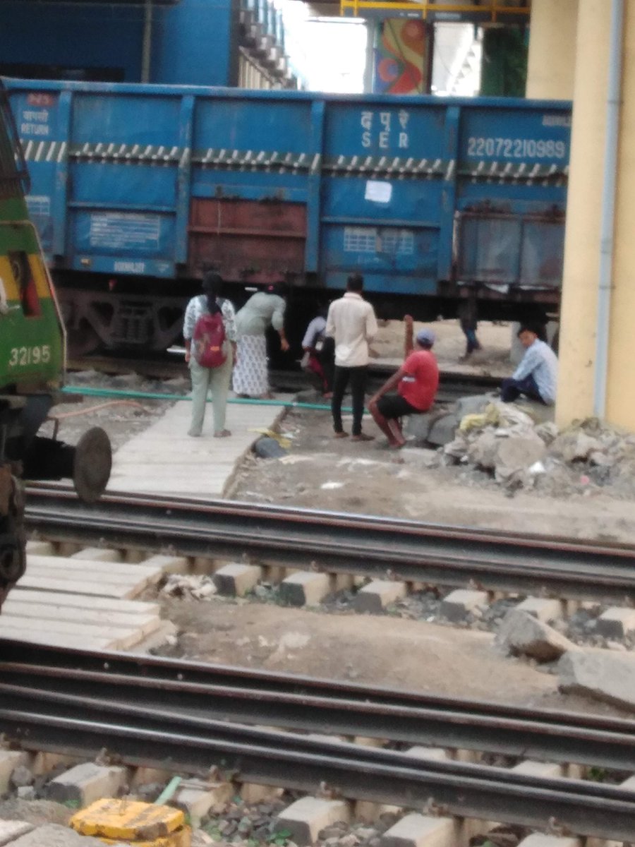 bhramar_ray's tweet photo. What are they looking ? π€
Their everyday shortcut way is blocked by a railway wagon . π
#AlphabetChallenge
#WeekLforLookingIn https://t.co/cr7hWIwvM4