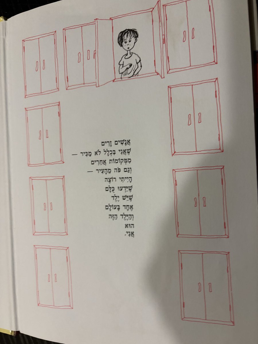 efraimleaf's tweet photo. 📖🪦 הקסם הגדול של השירים הקטנים האלה טמון בתובנה הנהדרת של אטלס שהאירועים המכוננים של הילדות כמעט אף פעם לא נראים מכוננים מבחוץ, ורק הזמן הופך אותם לכאלה, וגם שאין צורך לפתור אותם. עלבון, קנאה, פחד, עצבות. הוא משאיר את הילד בתוך הרגש, ונותן לרגע הקטן את מלוא המשקל, כמו שהוא. https://t.co/EUMcBLKtkq