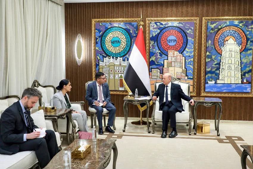 uqkewt's tweet photo. أشاد رئيس مجلس القيادة بالدور المحوري للمملكة العربية السعودية، ودعمها المستمر للحكومة والشعب اليمني، فضلاً عن تدخلاتها الاقتصادية والإنسانية والإنمائية، ومساندة برنامج الإصلاحات وتحسين الخدمات الأساسية المقدمة للمواطنين في مختلف المحافظات.

#اليوم_الوطني_٩٦ #اليوم_الوطني_السعودي https://t.co/cqbE0fAYzv
