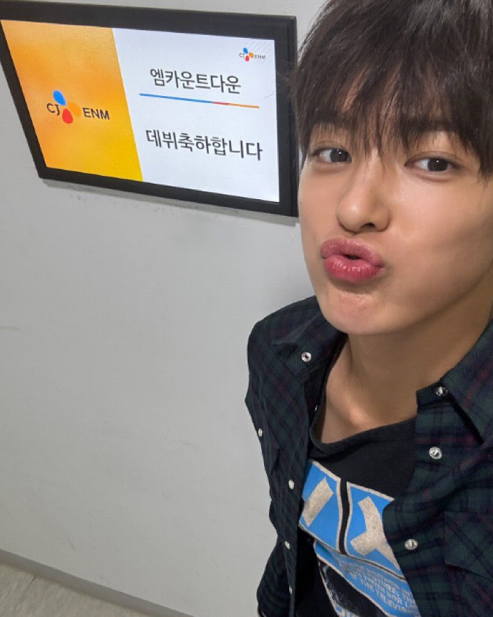 kkeeoonnho's tweet photo. 건호 덮머 사랑하는 사람?!?!??
일단 저요. 제발저요. https://t.co/dWNtPpH1QS