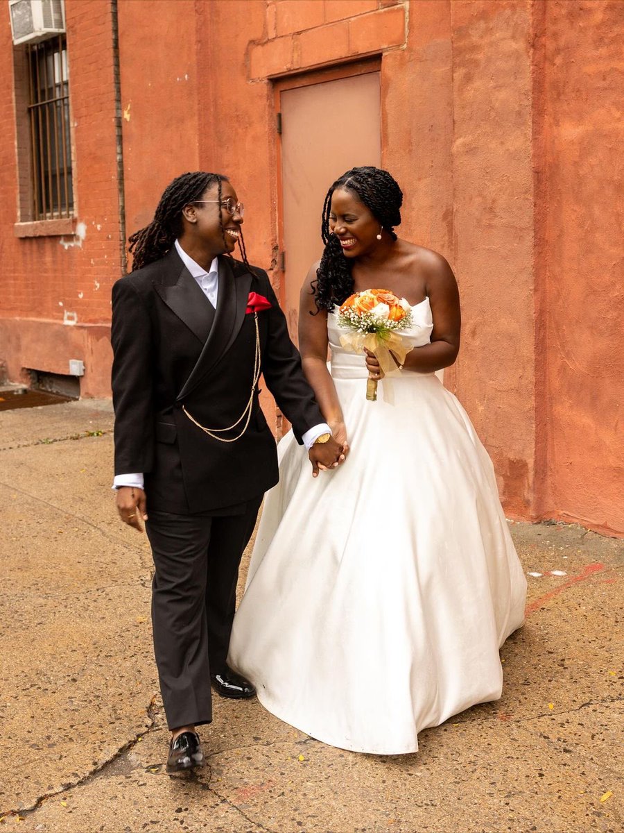 lesbianshakedwn's tweet photo. I’ve been so obsessed with lesbian wedding photos https://t.co/tmlQnMKVJO