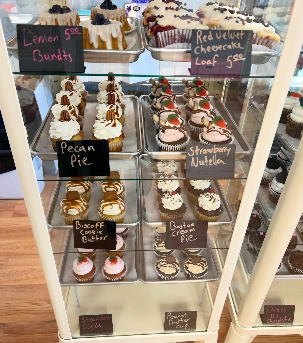 averytaylor5p1f's tweet photo. Today's menu: 8 a. m. –5 p. m. To reserve, text 704-497-0219. Delivery is available through Grubhub. https://t.co/6ZRZoDeWPf