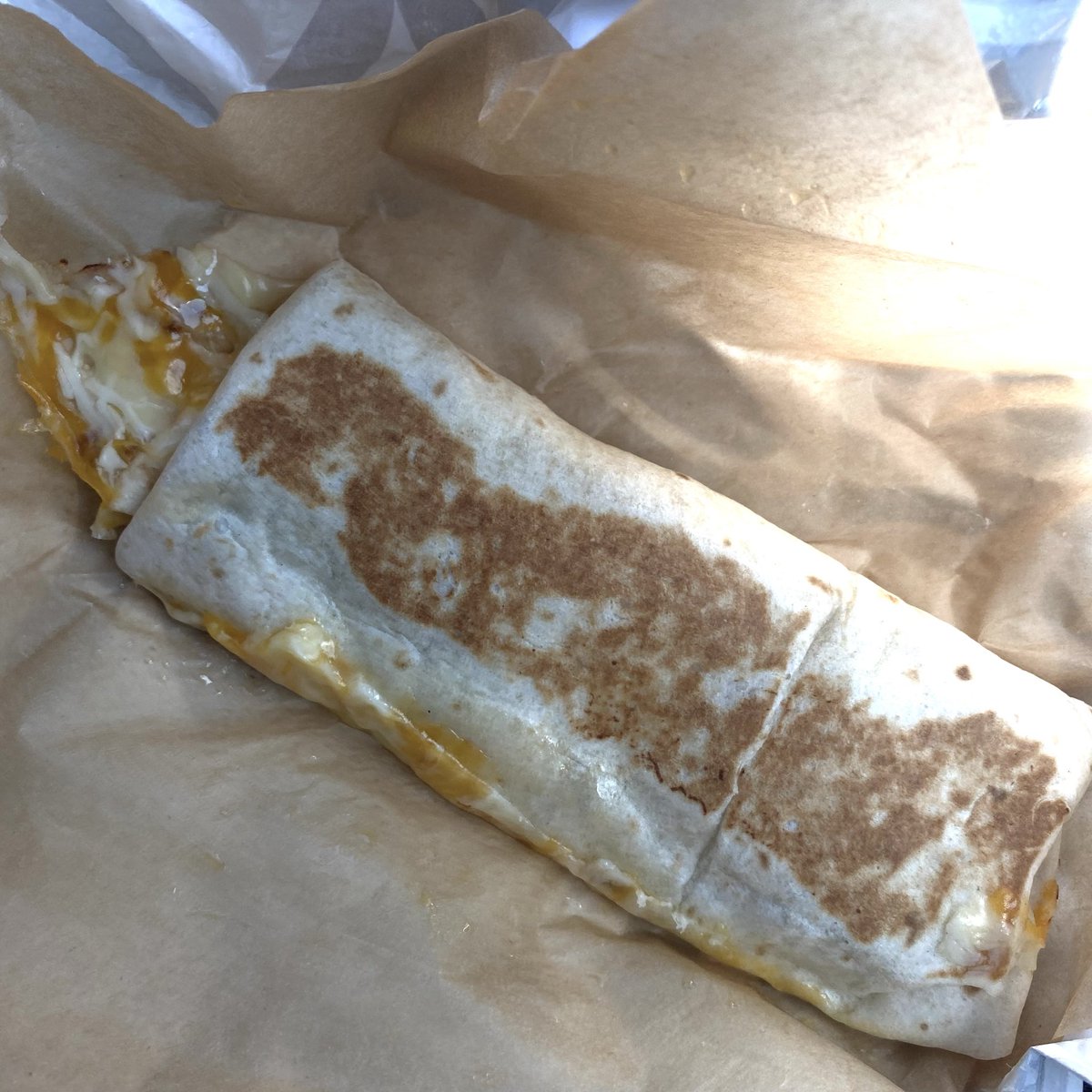 porcel4indolls's tweet photo. why is eating fast food so humiliating when ur fat and ugly , I feel like I just look like a greasy pig scarfing down this food , I don’t deserve any of it at my size , and it’s so scary cause the cals are never accurate , the nice worker could have put extra sauce inside https://t.co/ypCaRrwpeN