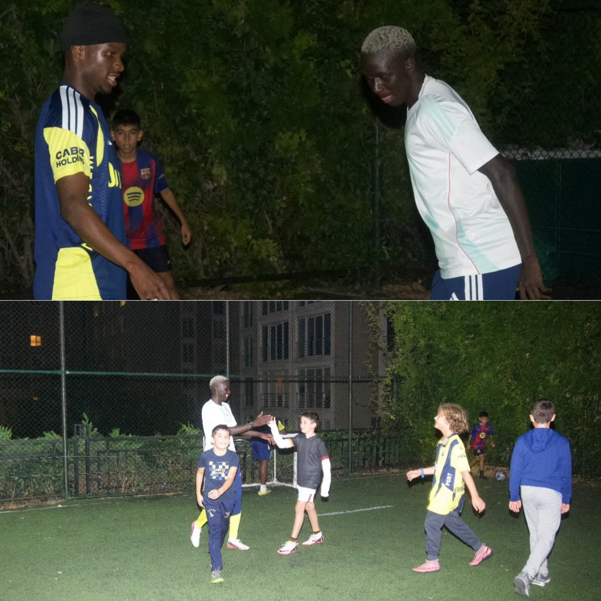 SportsCubuklu's tweet photo. 🚨 Amara Diouf ve Abdou Aziz Fall, oturdukları sitenin halı sahasındaki Fenerbahçe taraftarı çocuklarla maç yaptı. https://t.co/hJJtOtfcXG