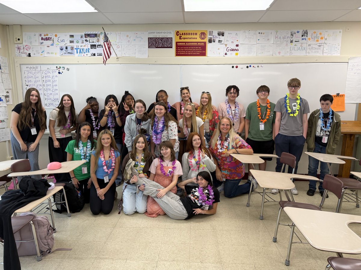 LockportHS205's tweet photo. 🌴 Yesterday, our students & staff got in on the tropical fun! 🌺😎We’re loving the school spirit as they embraced the tropical theme & gathered for fun photos. Just another way our Porter Pride is making its way around our campuses!
#PorterPride
#BestTogether https://t.co/IRvnJ0XiSf