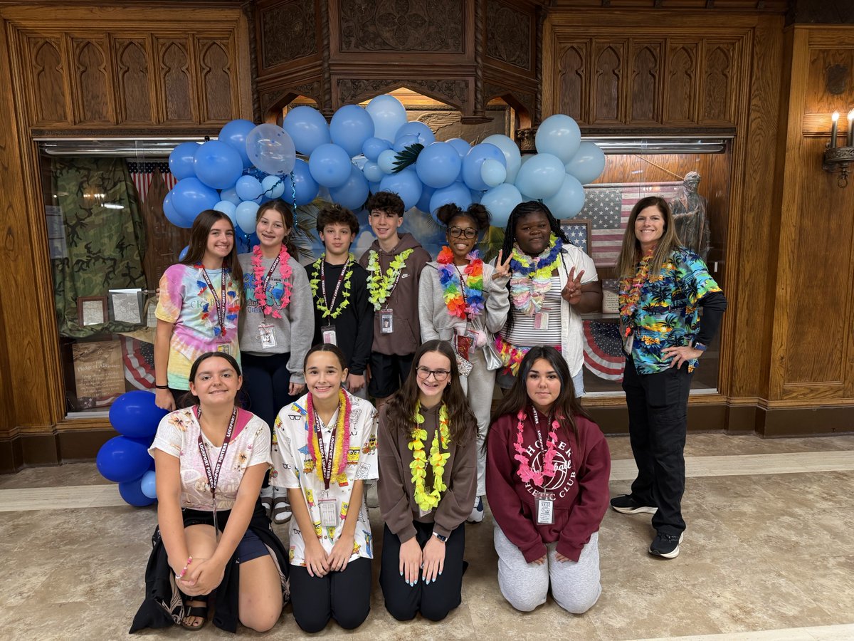 LockportHS205's tweet photo. 🌴 Yesterday, our students & staff got in on the tropical fun! 🌺😎We’re loving the school spirit as they embraced the tropical theme & gathered for fun photos. Just another way our Porter Pride is making its way around our campuses!
#PorterPride
#BestTogether https://t.co/IRvnJ0XiSf