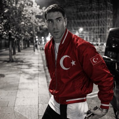 vlahovision's tweet photo. #NewProfilePic https://t.co/mMmJxdy16d