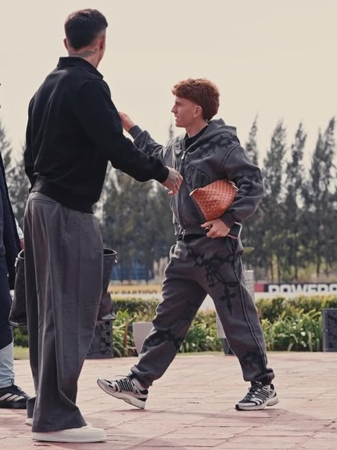 Gaabanaa's tweet photo. Enzo tenia un pantalón re suelto y aún así se le marcaba la curva del orto 🙏🏼 https://t.co/3Alo6Es5Vt