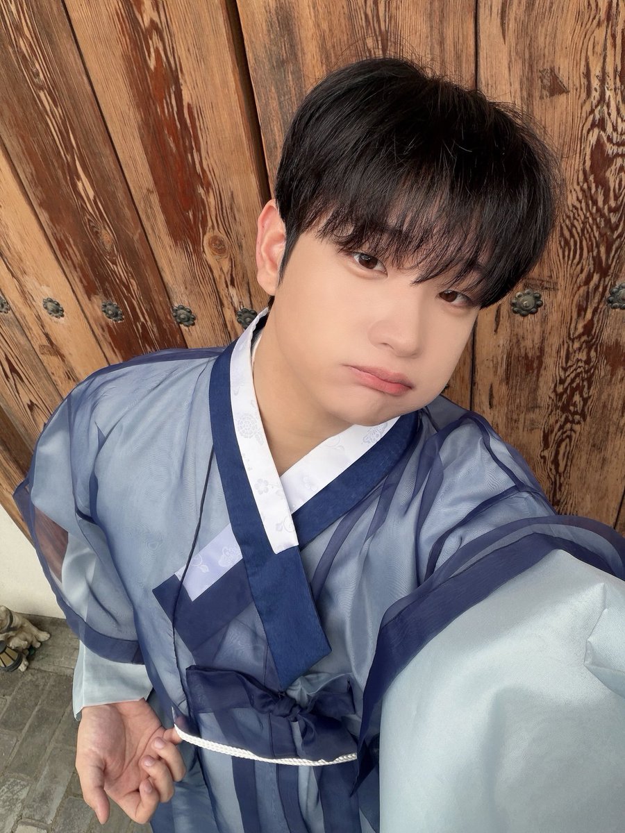 Ryumuhae's tweet photo. 기석이 완전 도련님이야!!!!!!!! https://t.co/T902dpQcFw