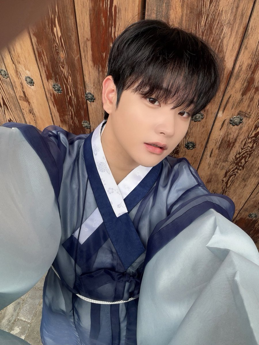 Ryumuhae's tweet photo. 기석이 완전 도련님이야!!!!!!!! https://t.co/T902dpQcFw