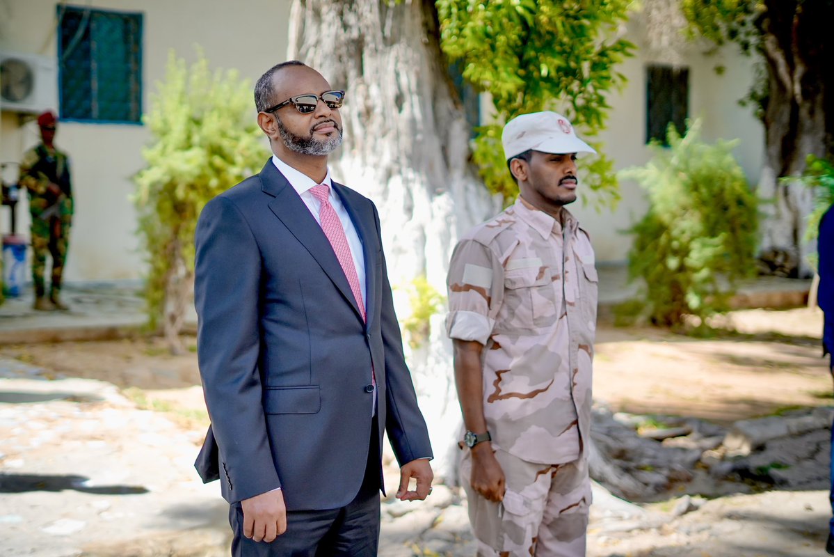 HuseynMuse's tweet photo. The Speaker of the House of the People and Acting President of the Federal Republic of Somalia visited the headquarters of the Somali National Armed Forces Air Force, where he was briefed on the Force’s operations and activities in service of the nation. 🇸🇴✈️

#Somalia #AirForce https://t.co/fXfwEHrKCD