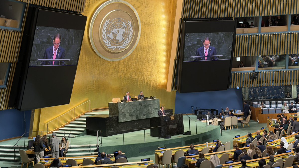 jrestrp's tweet photo. Colombia habla ante el mundo.

En la Asamblea General de la ONU, el vicepresidente José Manuel Restrepo, en representación del presidente Abelardo De La Espriella, deja un mensaje claro: un país que no se rinde, que quiere volver a confiar en sí mismo y que invita al mundo a creer en él.

Estos son los 10 mensajes clave que resumen la voz de Colombia en Naciones Unidas 🧵 👇🏼