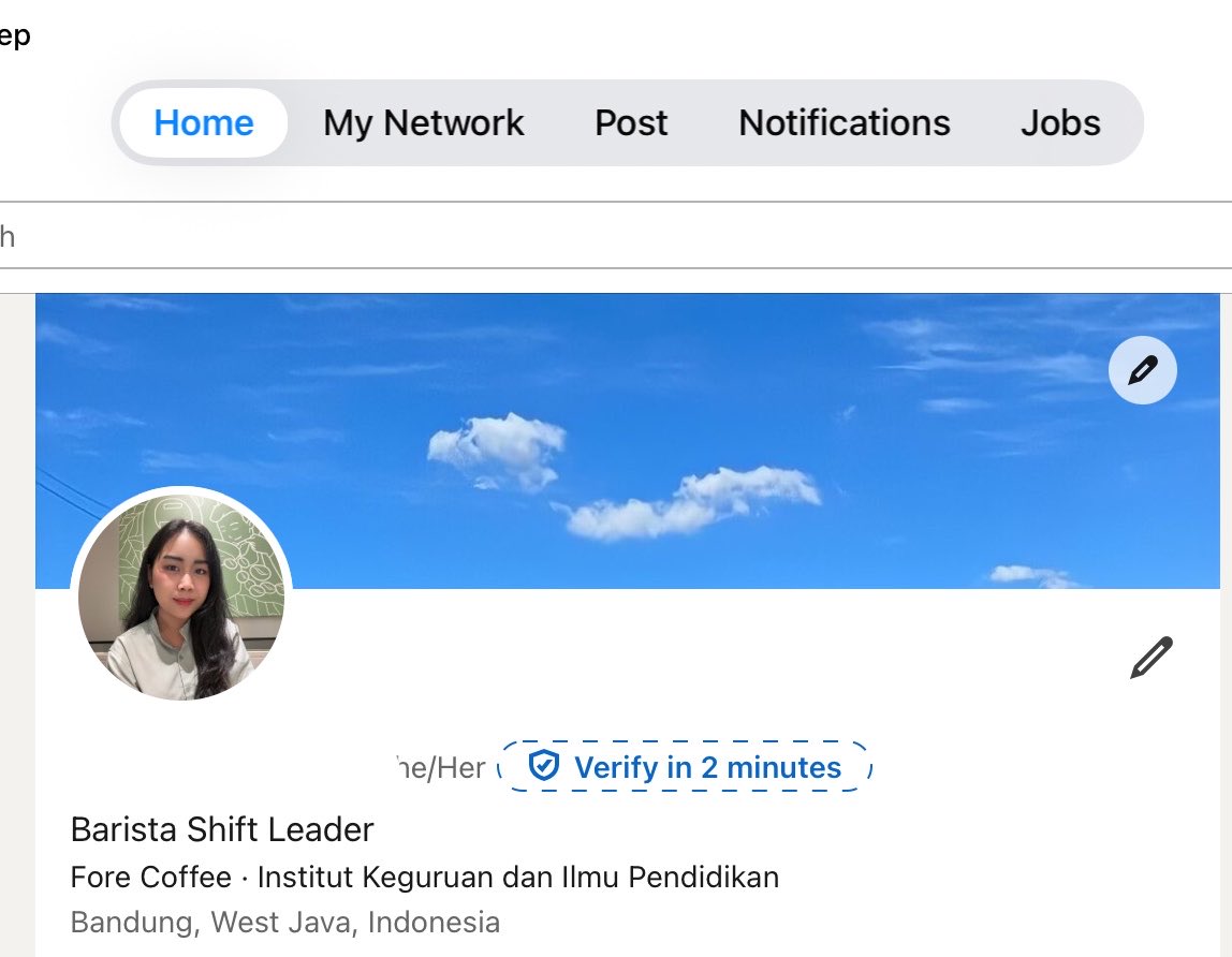brstalieur's tweet photo. Akhirnya ganti foto linkedin…. https://t.co/bTzBQTurrv