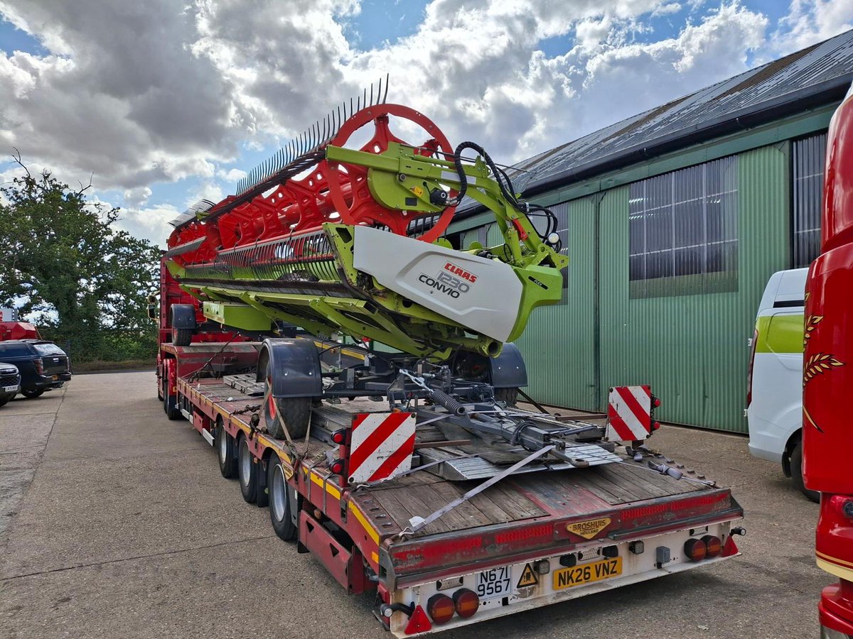 oliveragri's tweet photo. Big beast loaded: Used @CLAAS_UK LEXION 8800 with full CEMOS Automatics and CONVIO FLEX 1230 cutterbar prepared and loaded ready for delivery from OLIVERS Luton. https://t.co/dFLTaHzsJx