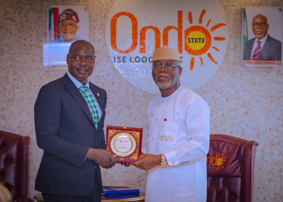OndoStateOnline's tweet photo. GOV AIYEDATIWA HOSTS NMA, PLEDGES MORE INVESTMENT IN HEALTH SECTOR

...Gov promises to review, inaugurate HMB board

Ondo State Governor, His Excellency, Hon Lucky Orimisan Aiyedatiwa, on Thursday, pledged to deepen investment in the health sector, assuring the Nigeria Medical Association (NMA), Ondo State chapter, that his administration will continue to strengthen healthcare delivery across the state.

Governor Aiyedatiwa gave the assurance when the newly elected executive members of the NMA paid him a courtesy visit in his office in Akure.

The governor congratulated the new executives, saying their election demonstrated the confidence reposed in them by members of the association.

He also commended the immediate past leadership of the association for their contributions and urged them to continue providing guidance and encouragement to the new executives.

Governor Aiyedatiwa thanked the NMA for recognising his administration’s achievements in the health sector, saying its campaign promises are being translated into visible and verifiable actions capable of positively impacting the people.

“I want to assure you that I will do more, as long as I am here. I will work within the limited resources that are available at my disposal,” he said.

The governor said security of lives and property remain the administration’s first priority, followed by health and education, stressing that no sector would be left behind.

He said his administration inherited a health sector that required a turnaround to better serve the people, adding that education is also a priority because no nation can develop without producing young leaders and the human capital needed in other sectors.

Governor Aiyedatiwa said the government is equipping hospitals and had awarded contracts for 500-bed projects across the state, with contractors already on site.

Responding to the NMA’s concerns on doctors serving as corps members, particularly the difficulty in attracting doctors to Akure, the governor said he would look into the matter.

He disclosed that his administration had increased allowances to attract corps members and is constructing a new structure to provide better accommodation at the corps members’ camp.

On the Ondo State Hospitals Management Board (HMB), Governor Aiyedatiwa said he would review its composition and formally inaugurate the board.

He explained that the former chairman left after his elevation to Secretary to the State Government, while the second member, Dr Segun Ategbole, resigned to contest an election.

The governor said he had appointed a substantive chairman, while Dr Nathaniel Akeredolu had been providing leadership pending the formal inauguration of the board.

“I will look into the composition and do the official inauguration of the board,” he said.

Earlier, NMA Chairman in Ondo State, Dr Roland Arohunmolase, commended Governor Aiyedatiwa for his commitment to the health sector and the welfare of health workers.

He described the governor’s initiatives as revolutionary, saying they had positively impacted residents and health workers.

Arohunmolase commended Governor Aiyedatiwa for implementing the new salary structure approved by the National Wages Commission, describing Ondo as the first state to do so. He said the development had improved workers’ economic wellbeing and service delivery.

He also praised the procurement of state-of-the-art equipment, including a CT scan, and the plan to establish 500-bed hospitals across the state.

In attendance were the Secretary to the State Government, Dr Taiwo Fasoranti; Chief of Staff, Prince Segun Omojuwa; Head of Service, Chief Segun Odusanya; Commissioner for Health, Dr Banji Ajaka; Commissioner for Information, Hon Idowu Ajanaku; Commissioner for Finance, Mrs Omowunmi Isaac; and Special Adviser to the Governor on Health, Prof Simidele Odimayo.

Prince Ebenezer Adeniyan,
Chief Press Secretary to the Governor of Ondo State. 
September 24, 2026.