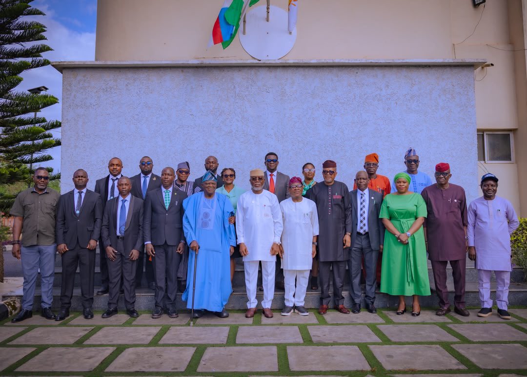 OndoStateOnline's tweet photo. GOV AIYEDATIWA HOSTS NMA, PLEDGES MORE INVESTMENT IN HEALTH SECTOR

...Gov promises to review, inaugurate HMB board

Ondo State Governor, His Excellency, Hon Lucky Orimisan Aiyedatiwa, on Thursday, pledged to deepen investment in the health sector, assuring the Nigeria Medical Association (NMA), Ondo State chapter, that his administration will continue to strengthen healthcare delivery across the state.

Governor Aiyedatiwa gave the assurance when the newly elected executive members of the NMA paid him a courtesy visit in his office in Akure.

The governor congratulated the new executives, saying their election demonstrated the confidence reposed in them by members of the association.

He also commended the immediate past leadership of the association for their contributions and urged them to continue providing guidance and encouragement to the new executives.

Governor Aiyedatiwa thanked the NMA for recognising his administration’s achievements in the health sector, saying its campaign promises are being translated into visible and verifiable actions capable of positively impacting the people.

“I want to assure you that I will do more, as long as I am here. I will work within the limited resources that are available at my disposal,” he said.

The governor said security of lives and property remain the administration’s first priority, followed by health and education, stressing that no sector would be left behind.

He said his administration inherited a health sector that required a turnaround to better serve the people, adding that education is also a priority because no nation can develop without producing young leaders and the human capital needed in other sectors.

Governor Aiyedatiwa said the government is equipping hospitals and had awarded contracts for 500-bed projects across the state, with contractors already on site.

Responding to the NMA’s concerns on doctors serving as corps members, particularly the difficulty in attracting doctors to Akure, the governor said he would look into the matter.

He disclosed that his administration had increased allowances to attract corps members and is constructing a new structure to provide better accommodation at the corps members’ camp.

On the Ondo State Hospitals Management Board (HMB), Governor Aiyedatiwa said he would review its composition and formally inaugurate the board.

He explained that the former chairman left after his elevation to Secretary to the State Government, while the second member, Dr Segun Ategbole, resigned to contest an election.

The governor said he had appointed a substantive chairman, while Dr Nathaniel Akeredolu had been providing leadership pending the formal inauguration of the board.

“I will look into the composition and do the official inauguration of the board,” he said.

Earlier, NMA Chairman in Ondo State, Dr Roland Arohunmolase, commended Governor Aiyedatiwa for his commitment to the health sector and the welfare of health workers.

He described the governor’s initiatives as revolutionary, saying they had positively impacted residents and health workers.

Arohunmolase commended Governor Aiyedatiwa for implementing the new salary structure approved by the National Wages Commission, describing Ondo as the first state to do so. He said the development had improved workers’ economic wellbeing and service delivery.

He also praised the procurement of state-of-the-art equipment, including a CT scan, and the plan to establish 500-bed hospitals across the state.

In attendance were the Secretary to the State Government, Dr Taiwo Fasoranti; Chief of Staff, Prince Segun Omojuwa; Head of Service, Chief Segun Odusanya; Commissioner for Health, Dr Banji Ajaka; Commissioner for Information, Hon Idowu Ajanaku; Commissioner for Finance, Mrs Omowunmi Isaac; and Special Adviser to the Governor on Health, Prof Simidele Odimayo.

Prince Ebenezer Adeniyan,
Chief Press Secretary to the Governor of Ondo State. 
September 24, 2026.