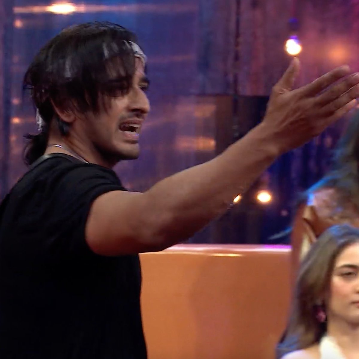 BollySpy's tweet photo. #BiggBoss20 | #QaziTouqeer Vs #RhitiTiwari Fight In Task

Aap Hai Kiske Sath?
RT --> Qazi
LIKE --> Rhiti https://t.co/4mMJuvGecm