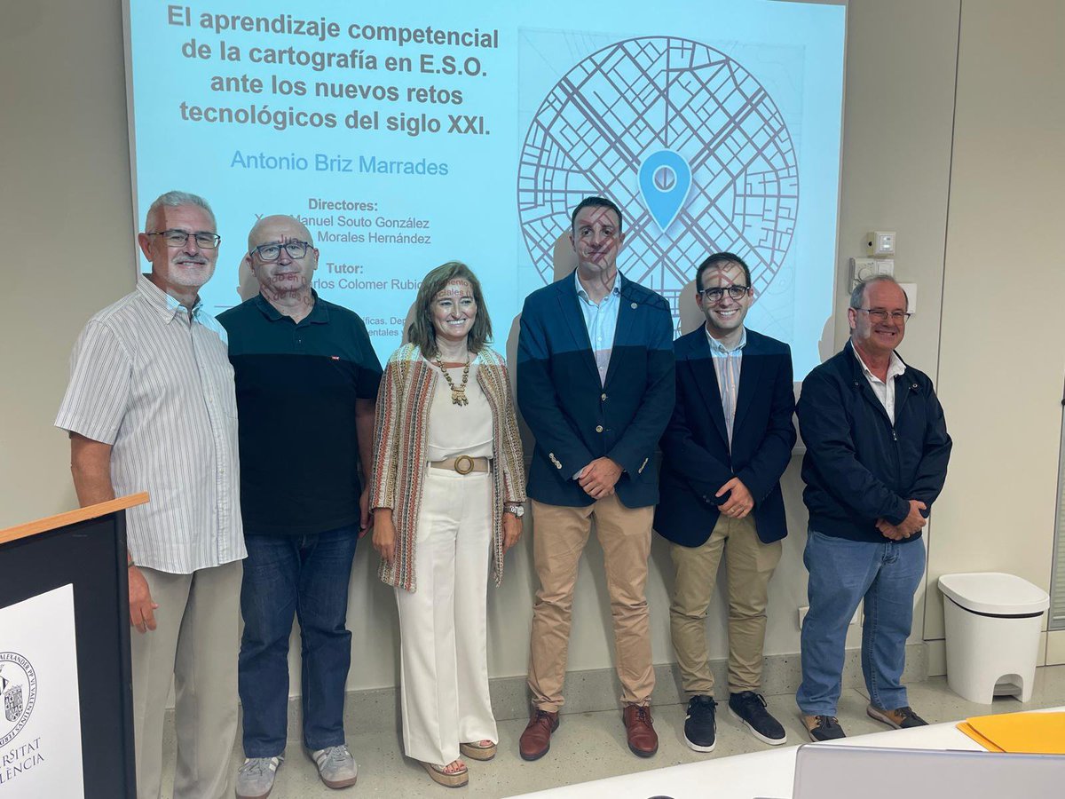 Diegarmon's tweet photo. Tesis doctoral. Nuevo doctor: Antonio Briz Marrades. @Facformacio @MUIDE_UV @socialsuv . Programa de Doctorado en Didácticas Específicas. @UV_EG . https://t.co/w1hVzNnacT