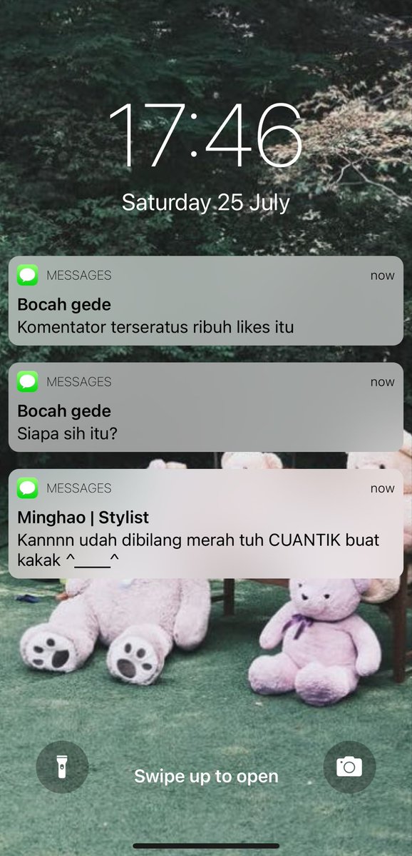 goldenzure's tweet photo. komentator hape pribadi si cowok mantap pasca red looks good on you https://t.co/DOWUqeFcAy