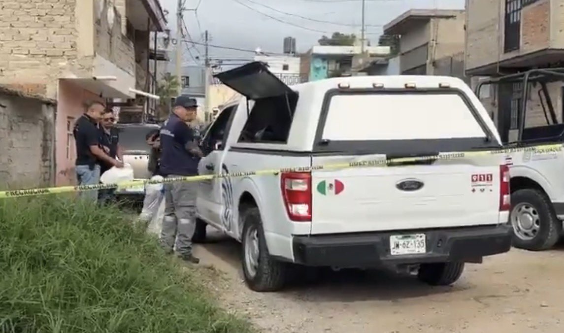NovedadViolenta's tweet photo. Localizan a un hombre sin vida de entre 30 y 35 años en el cruce de San Odilón y Manuel Muñiz, colonia Nueva Santa María. Presentaba trauma en cráneo y diversos golpes. Autoridades presumen que la agresión ocurrió en otro sitio. https://t.co/TPSRKJU62J