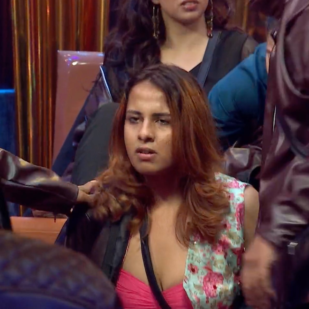 BollySpy's tweet photo. #BiggBoss20 | #QaziTouqeer Vs #RhitiTiwari Fight In Task

Aap Hai Kiske Sath?
RT --> Qazi
LIKE --> Rhiti https://t.co/4mMJuvGecm