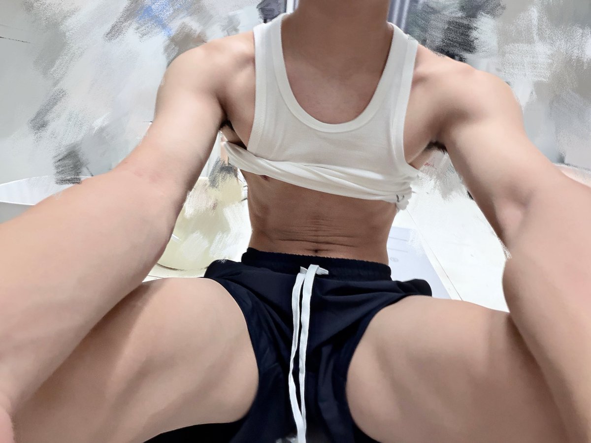 Ndzzlfs08's tweet photo. 新手健身第4️⃣天🙂🙃😉
The fourth day of working out 
有没有��建议？
（P4🍆） https://t.co/C5i8mFSXJt