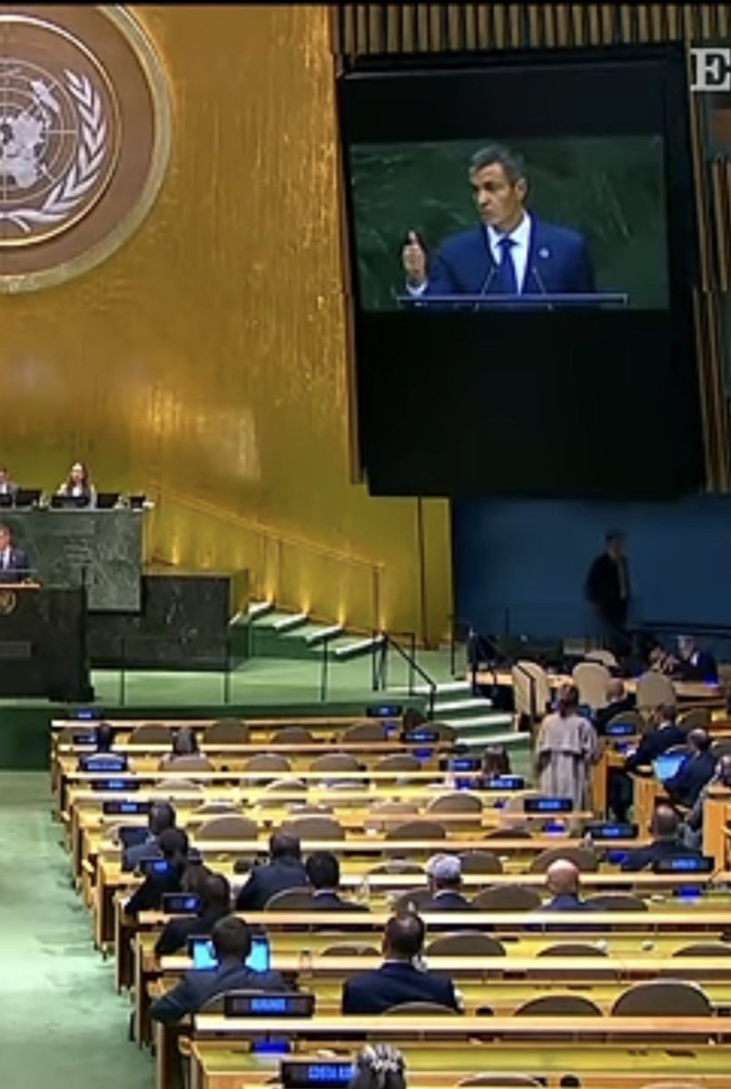 FloresJuberias's tweet photo. Tremenda expectación en @ONU_es ante el discurso de Sánchez, auténtico líder mundial en… 
Irrelevancia. 
Indiferencia.
Inconsistencia. https://t.co/g8KWbdjhq6