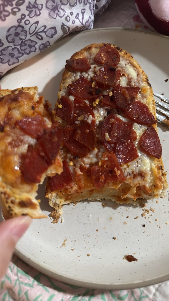 Gretchenhatesbl's tweet photo. NOM NOM NOM NOM https://t.co/nVbUQeLAxG