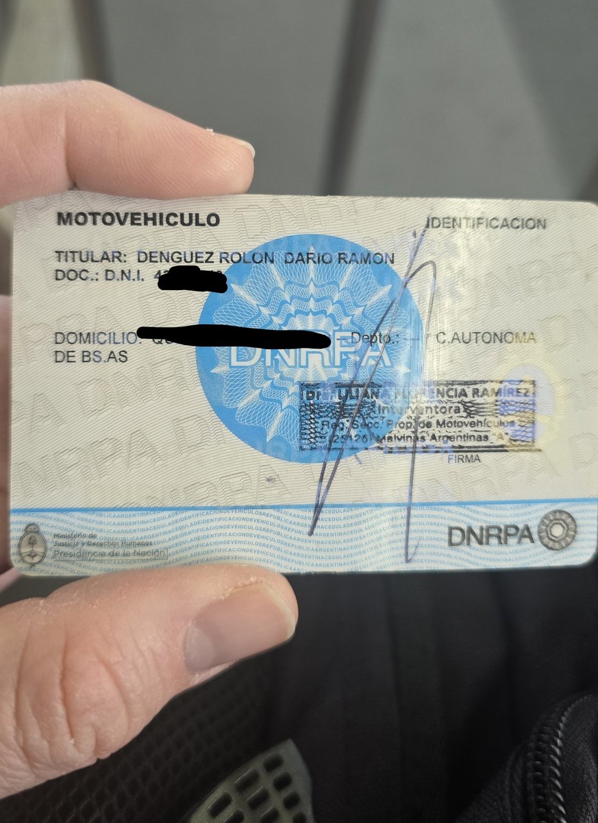 dvorkinwalter's tweet photo. Twitter es servicio y capaz alguien pueda ayudar a ubicar al dueño de esta cédula. A nombre de Denguez Rolón, Dario Ramón. https://t.co/PJqAhBytIf