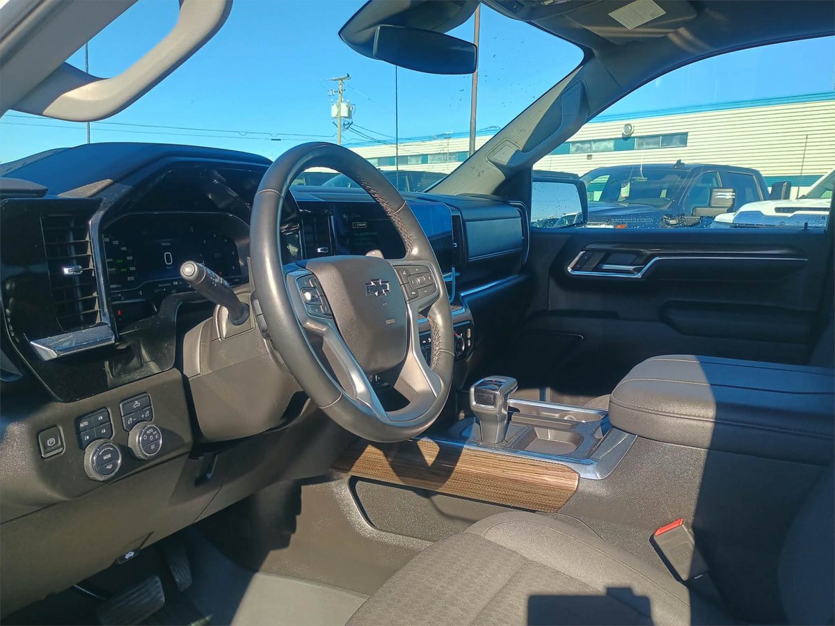 Tardif_GM's tweet photo. 🤍 Silverado 1500 blanc, ensemble Z71. FX a testé le marchepied. 😄
199 $/sem. sur 7 ans à 5,59 % (taux certifié).
Tardif GM, LA place en région 👇
📞 819-732-5314 | 🖥 https://t.co/XqJXoOSMGc | 📍 1222 Route 111 Est, Amos
#TardifGM #Silverado #Z71 #Amos #Abitibi https://t.co/hGqhL4nME1