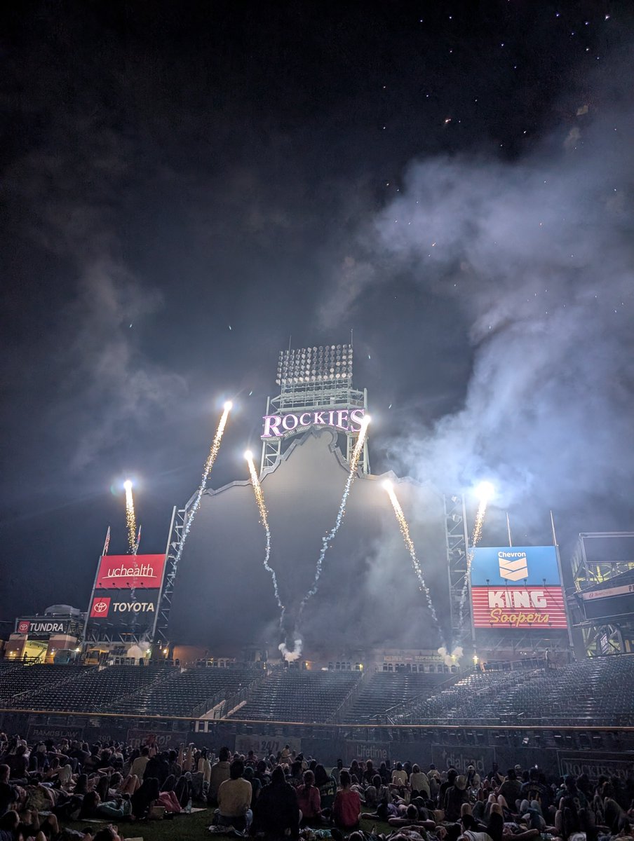 jcheeta52's tweet photo. @SashaNicolee25 Please no more 100 loss seasons....but the fireworks game was fun https://t.co/0clhhlJe8E