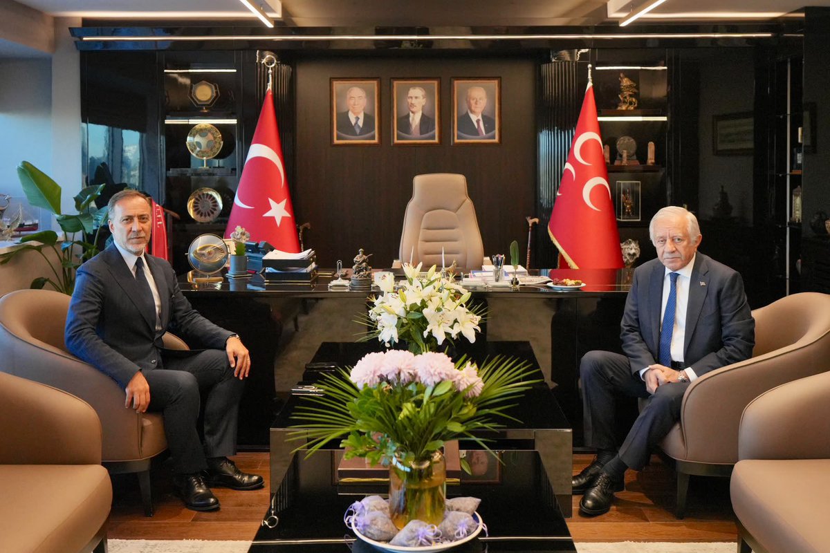 _MHPistanbul_'s tweet photo. TBMM Başkanvekili, İstanbul Milletvekilimiz Sn. Celal Adan, İl Başkanımız Sn. Volkan Yılmaz’ı ziyaret etti. Değerli ziyaretleri dolayısıyla kendilerine teşekkürlerimizi sunuyoruz. https://t.co/b0RBKDFNzT