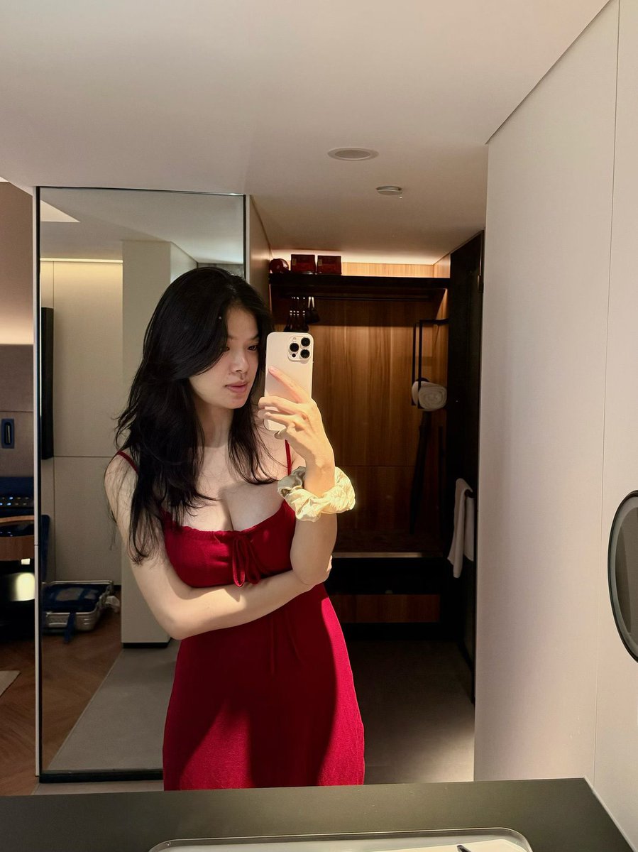 Spencerrlix's tweet photo. 贱狗眼中的女神，就是@DingBan61382 祖宗的鸡吧套子，飞机杯。男爹想给谁用给谁用

骚母狗女神，给男爹深喉口交，被男爹扇耳光，求男爹肏屄，跪在男爹面前发骚。

贱狗只能在旁边看着！求男爹狠狠的使用女神。

#ntr #羞辱 #男爹 #母狗 #贱货 #骚逼 #反差婊 #败北 #公狗 #绿帽 #鸡巴套子 #粗口 https://t.co/lmbfH7hXBS