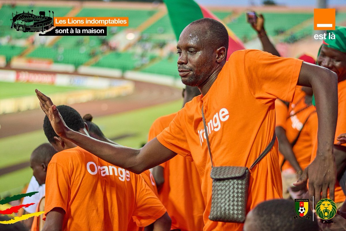 Orange_Cameroun's tweet photo. Les supporters sont debout et donnent déjà de la voix pour accueillir nos Lions ! 📣🔥

La ferveur monte d’un cran dans les tribunes du Stade Roumdé Adjia. 🦁⚽

#Lions4Life #Lions4Life https://t.co/c1qGARgawi