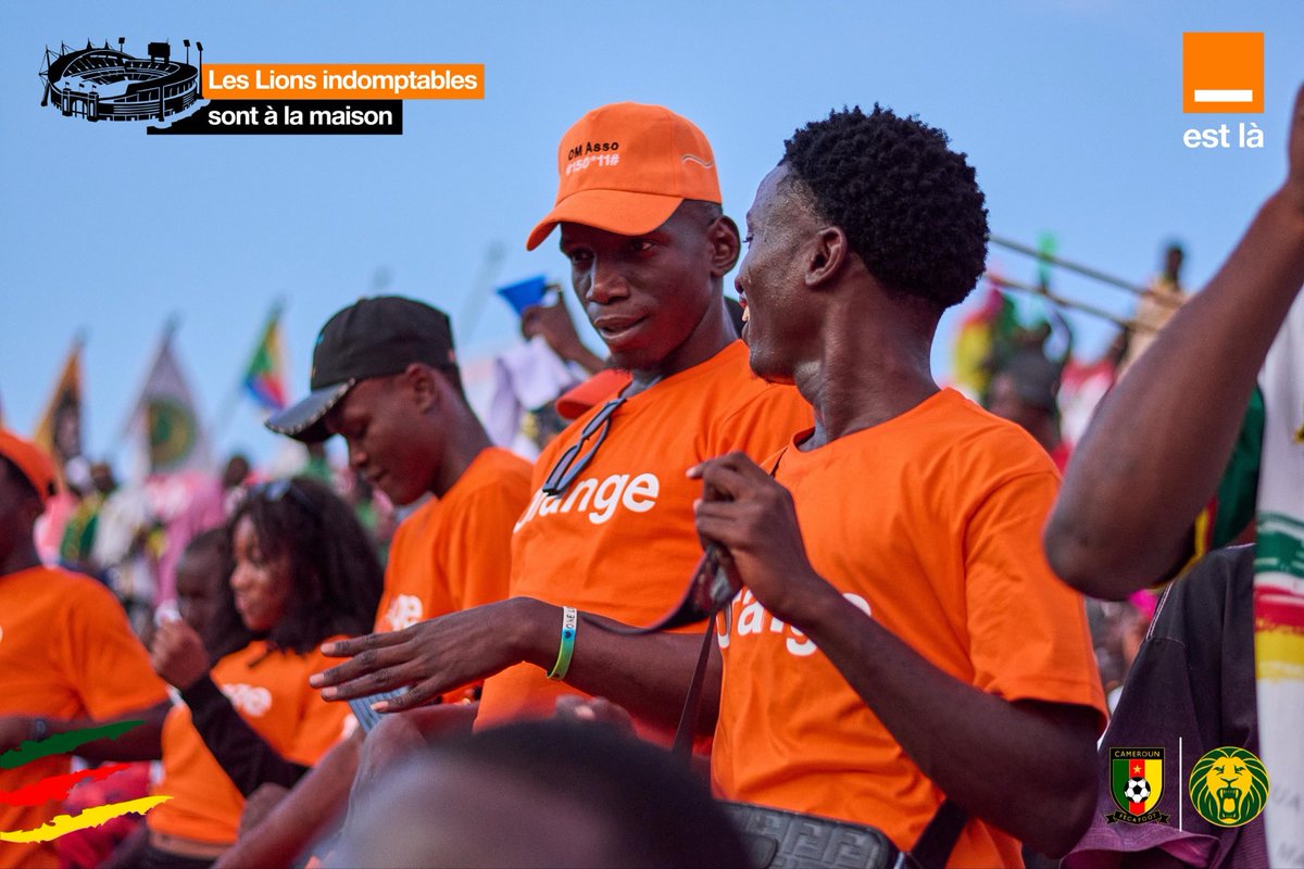Orange_Cameroun's tweet photo. Les supporters sont debout et donnent déjà de la voix pour accueillir nos Lions ! 📣🔥

La ferveur monte d’un cran dans les tribunes du Stade Roumdé Adjia. 🦁⚽

#Lions4Life #Lions4Life https://t.co/c1qGARgawi