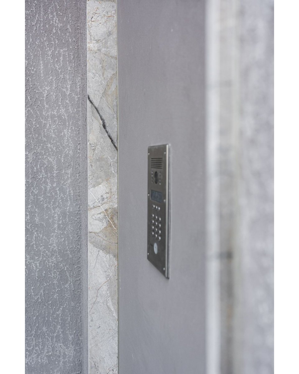 johnhernandezkg's tweet photo. Smíchov City ~ Gray sills and reveals made of honed Turkish Silver Roots marble, with distinctive dark veining, complement the rough plaster in color and texture, creating a subtle yet visually striking impression. https://t.co/wAlp02mGdD