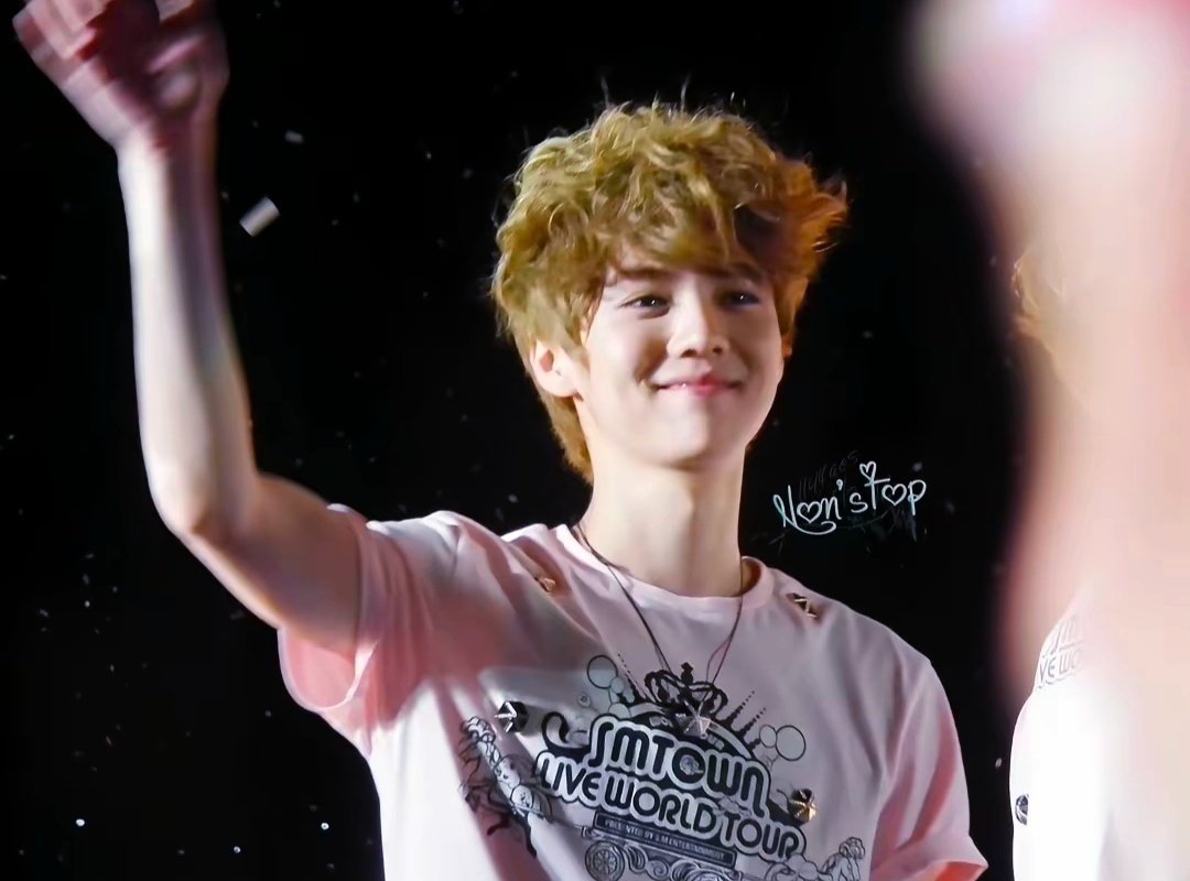 MfYuPZ20wx54317's tweet photo. 好遗憾没能见见这个时候的luhan啊，我看着他以前的照片真的会被萌到吐血的程度，有些人卖萌需要很刻意的挤眉弄眼，而luhan只需站在那就成了萌神 #luhan https://t.co/VJiYGwWYNX